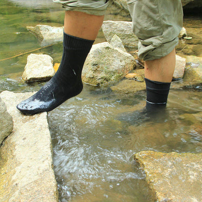 Off Memo Waterproof Knitted Crew Socks — Breathable & Comfortable (Black & Red, S/M/L)