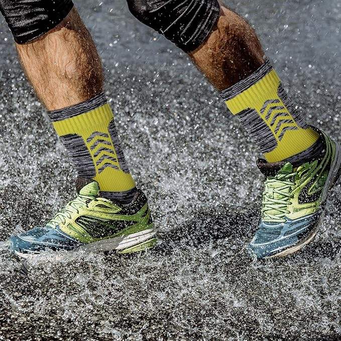 Off Memo Waterproof Knitted Crew Socks — Breathable & Comfortable (Black & Red, S/M/L)
