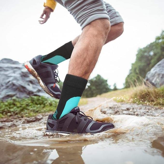 Off Memo Waterproof Knitted Crew Socks — Breathable & Comfortable (Black & Red, S/M/L)